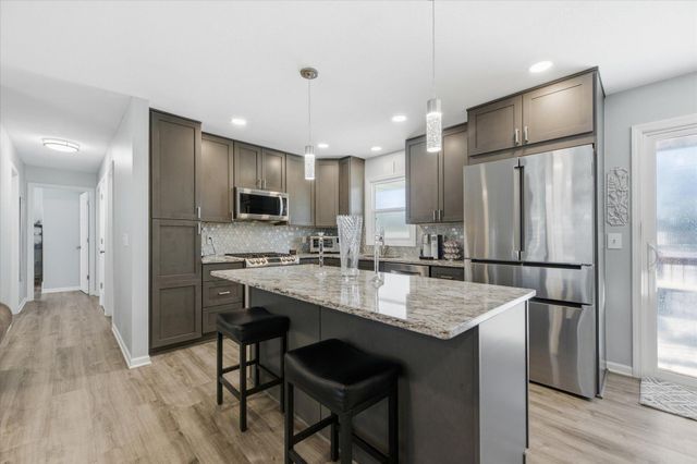 6424 Zealand Avenue N, Brooklyn Park, MN 55428