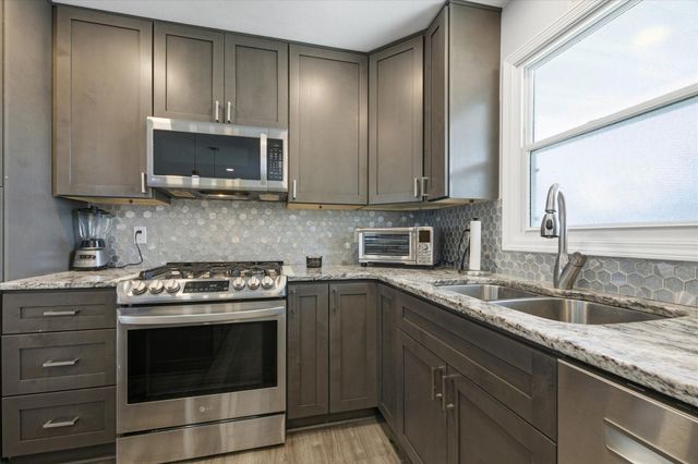 6424 Zealand Avenue N, Brooklyn Park, MN 55428