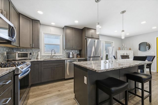 6424 Zealand Avenue N, Brooklyn Park, MN 55428