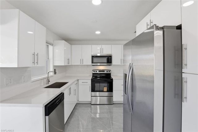 3420 SE 4th PL, Cape Coral, FL 33904