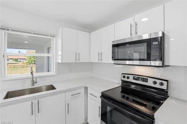 3420 SE 4th PL, Cape Coral, FL 33904