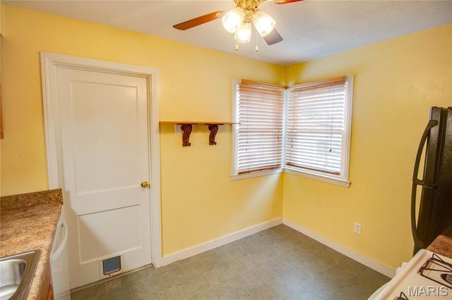 905 Madison Avenue, Wood River, IL 62095