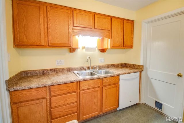 905 Madison Avenue, Wood River, IL 62095