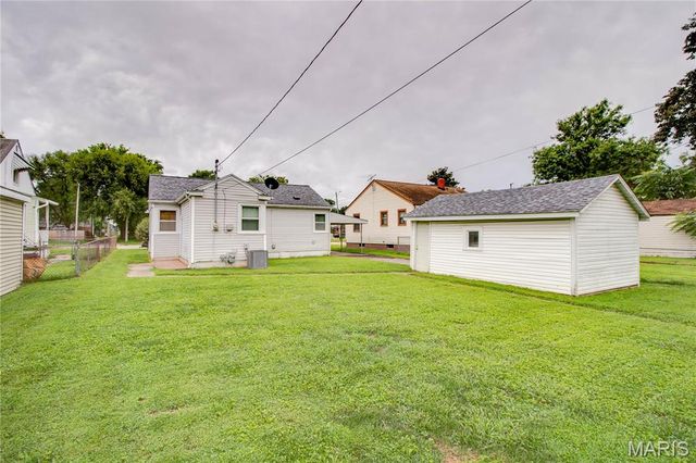 905 Madison Avenue, Wood River, IL 62095
