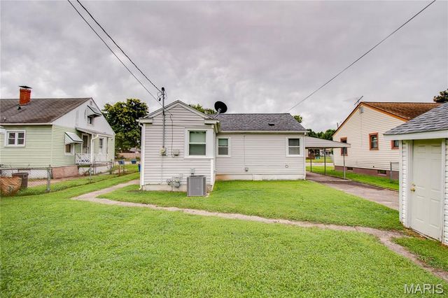905 Madison Avenue, Wood River, IL 62095