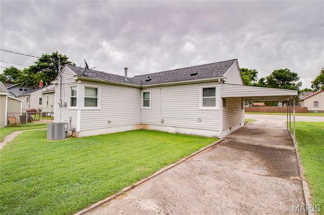 905 Madison Avenue, Wood River, IL 62095