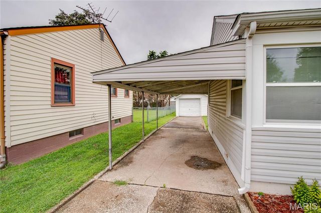 905 Madison Avenue, Wood River, IL 62095