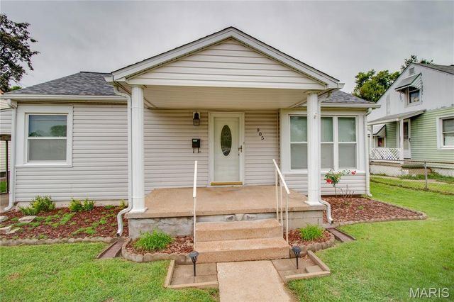 905 Madison Avenue, Wood River, IL 62095