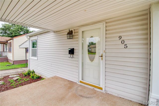 905 Madison Avenue, Wood River, IL 62095