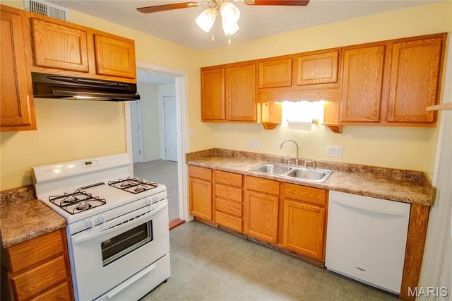 905 Madison Avenue, Wood River, IL 62095