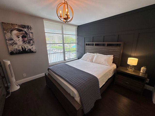 6 Royal Palm Way 202, Boca Raton, FL 33432