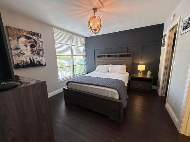 6 Royal Palm Way 202, Boca Raton, FL 33432