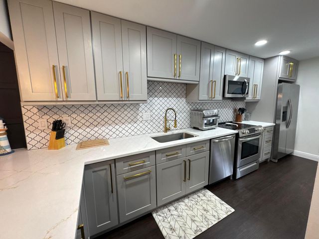 6 Royal Palm Way 202, Boca Raton, FL 33432