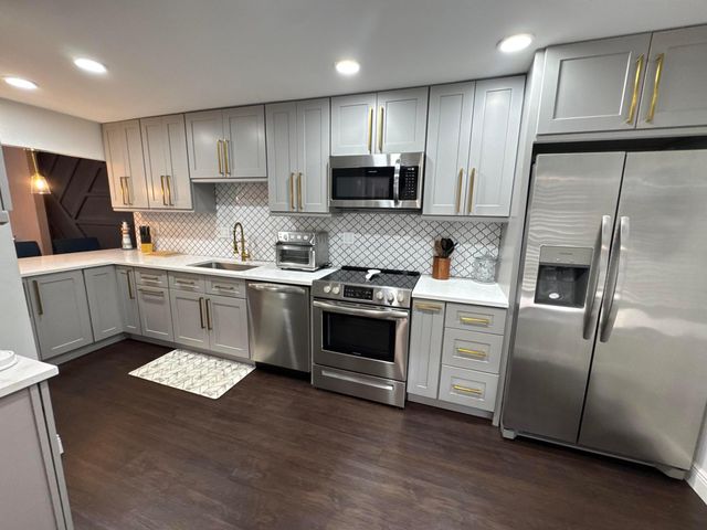 6 Royal Palm Way 202, Boca Raton, FL 33432