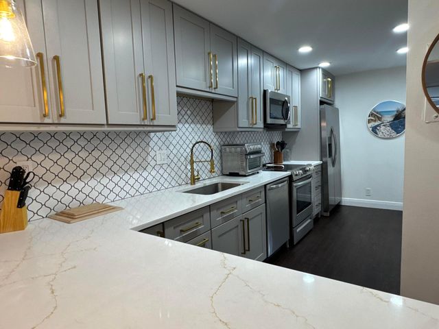 6 Royal Palm Way 202, Boca Raton, FL 33432