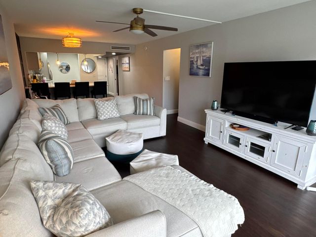 6 Royal Palm Way 202, Boca Raton, FL 33432