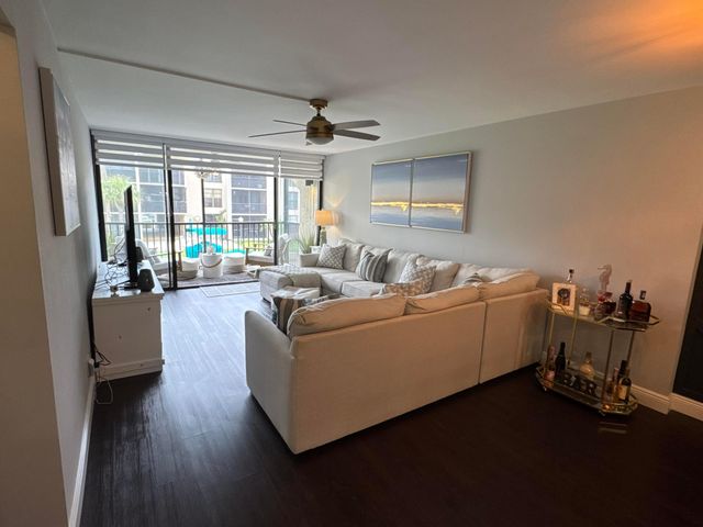 6 Royal Palm Way 202, Boca Raton, FL 33432