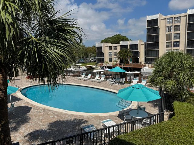 6 Royal Palm Way 202, Boca Raton, FL 33432