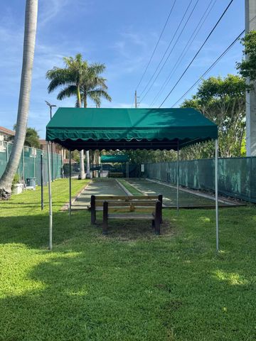 6 Royal Palm Way 202, Boca Raton, FL 33432