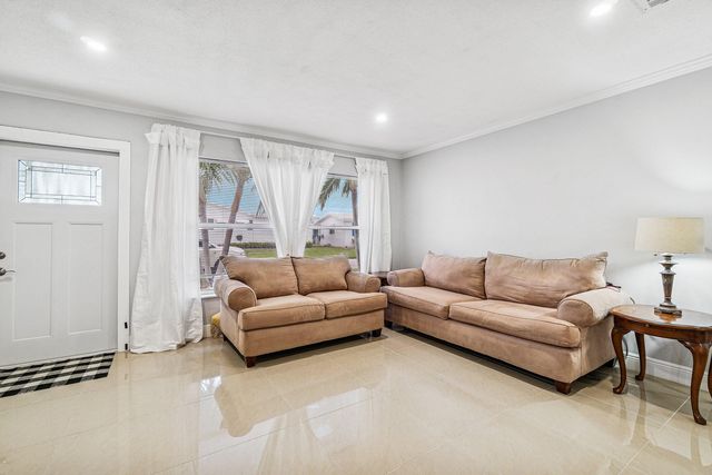 904 SW 5th Avenue, Boynton Beach, FL 33426