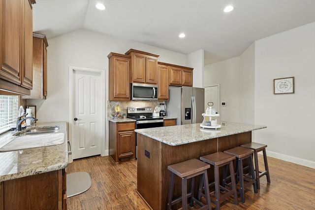 1100 Stampede Drive, Aubrey, TX 76227