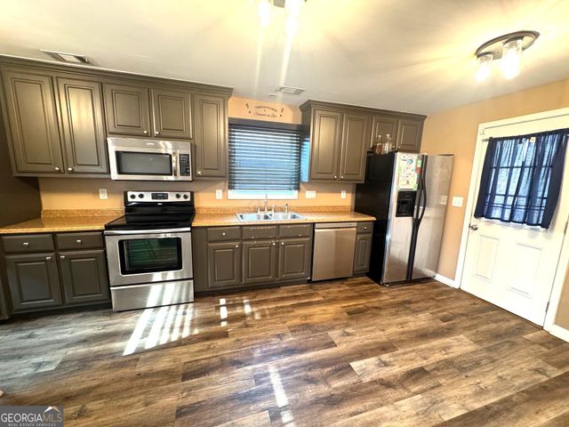 5609 Oconee Street, Lula, GA 30554