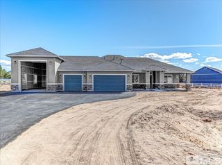 2764 Squires Street, Minden, NV 89423