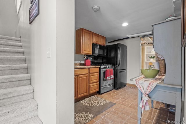 567 Bellevue Avenue, Lake Orion Village, MI 48362