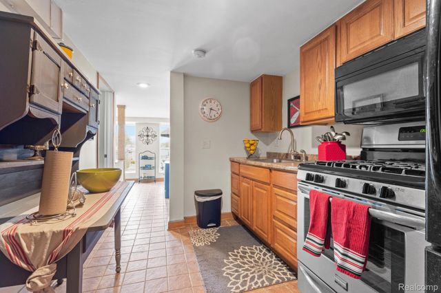 567 Bellevue Avenue, Lake Orion Village, MI 48362