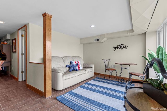 567 Bellevue Avenue, Lake Orion Village, MI 48362