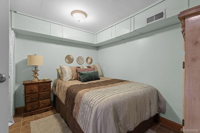 567 Bellevue Avenue, Lake Orion Village, MI 48362