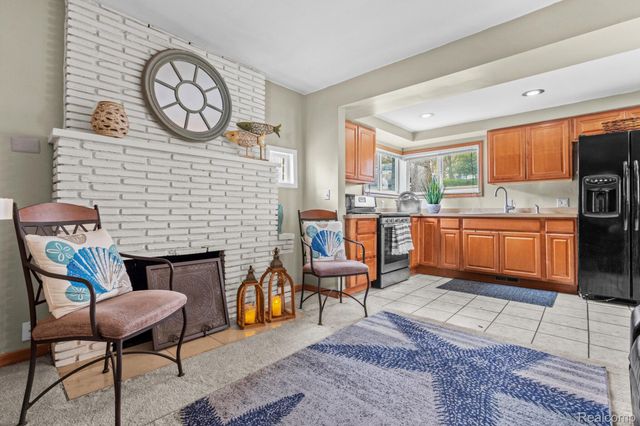 567 Bellevue Avenue, Lake Orion Village, MI 48362