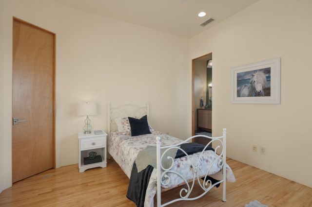 7816 Florence Avenue NE, Albuquerque, NM 87122