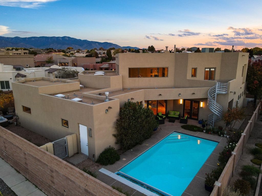 7816 Florence Avenue NE, Albuquerque, NM 87122