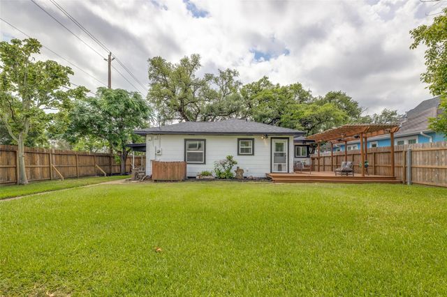 501 W 17th Street, Houston, TX 77008