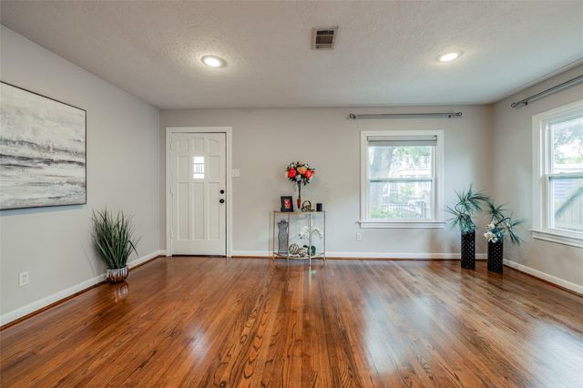 501 W 17th Street, Houston, TX 77008