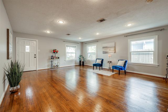 501 W 17th Street, Houston, TX 77008