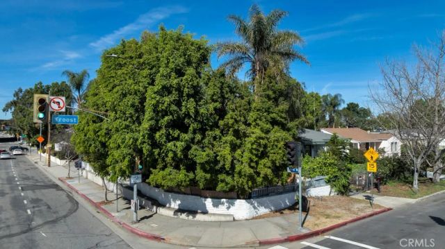 11667 Burbank, North Hollywood, CA 91601