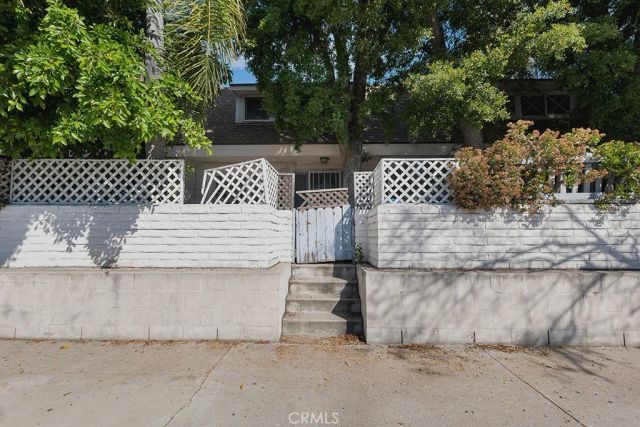 11667 Burbank, North Hollywood, CA 91601