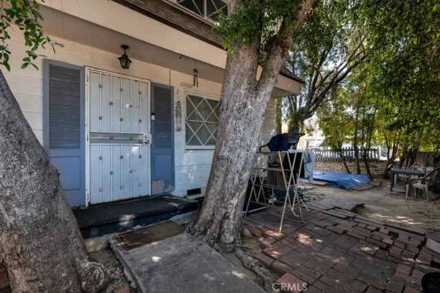 11667 Burbank, North Hollywood, CA 91601