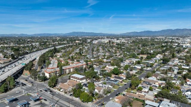 11667 Burbank, North Hollywood, CA 91601