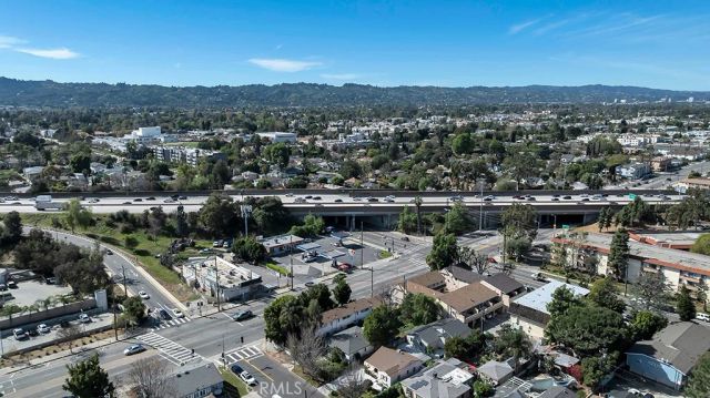 11667 Burbank, North Hollywood, CA 91601