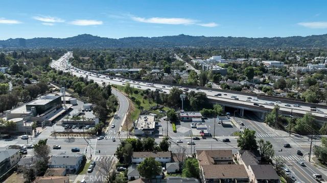 11667 Burbank, North Hollywood, CA 91601