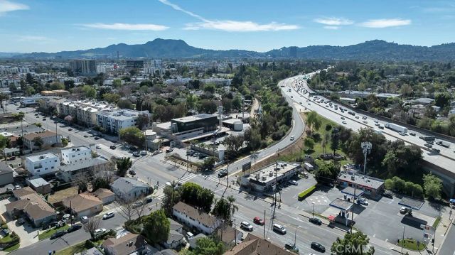 11667 Burbank, North Hollywood, CA 91601