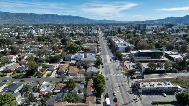 11667 Burbank, North Hollywood, CA 91601