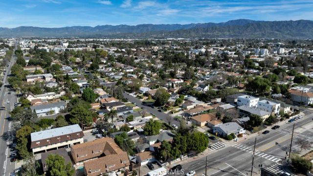 11667 Burbank, North Hollywood, CA 91601
