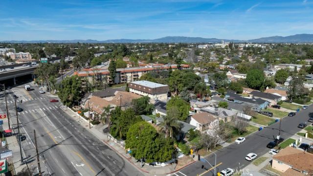 11667 Burbank, North Hollywood, CA 91601
