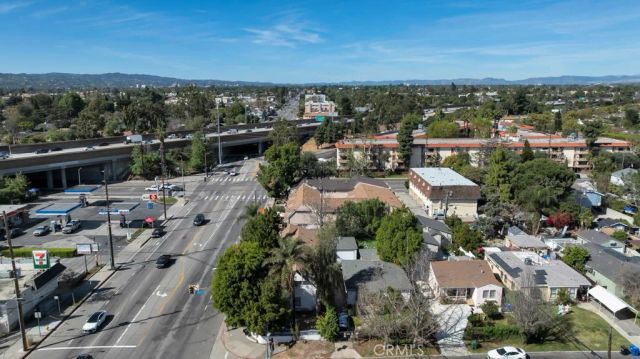 11667 Burbank, North Hollywood, CA 91601