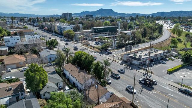 11667 Burbank, North Hollywood, CA 91601