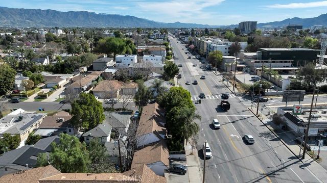 11667 Burbank, North Hollywood, CA 91601